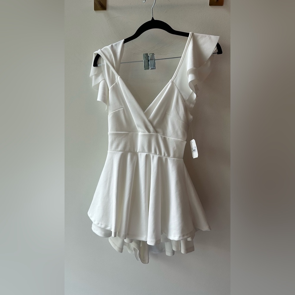 NWT Altar’d State, White Flutter Sleeve Tiered Romper, Size XS | 0413 - Picture 4 of 9